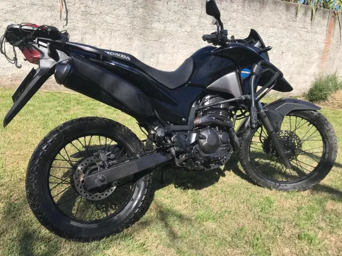 Honda XRE 300 R$14.000