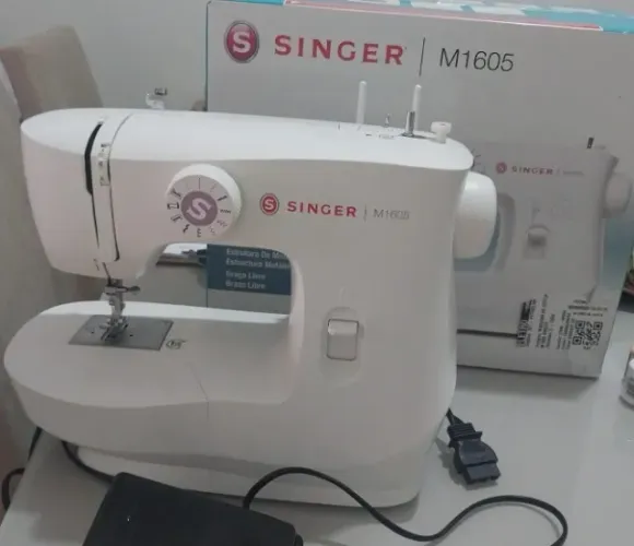 Máquina de costura singer M 1605 nova na caixa. divido ate 5x no cartão
