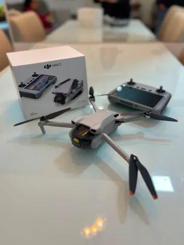 Drone Dji Mini 3 + Controle Dji RC com TELA