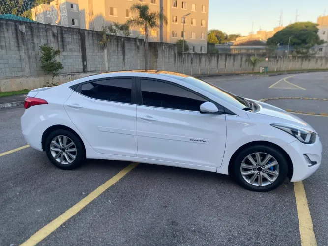 Hyundai Elantra GLS 2.0 16V Flex Aut. 2016