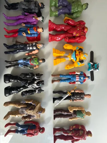 15 Bonecos Marvel e DC de 30cm + Relógio Ben 10