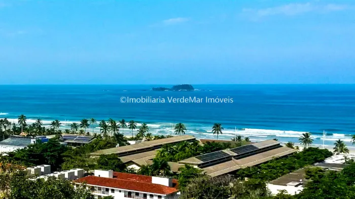 Terre a venda na praia da Enseada em Guarujá.