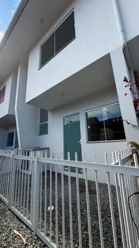 Casa para locação no centro de Penha