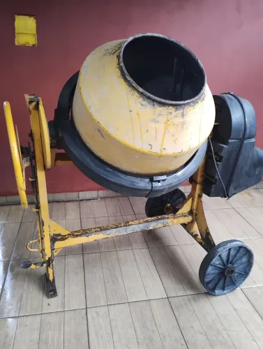 Betorneira Menegotti 250 litros