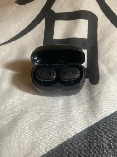 Fone de ouvido da JBL em ótimo estado e conservado.