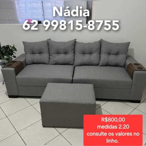 Sofá lindo com um puff de brinde