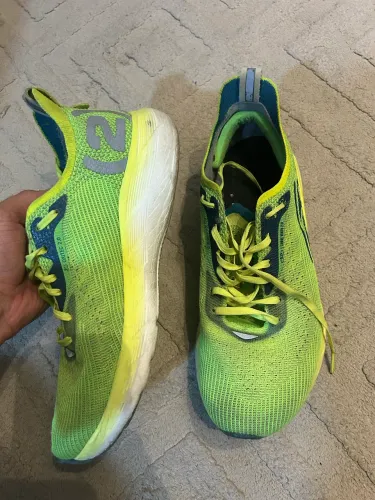 Corre 2 tenis