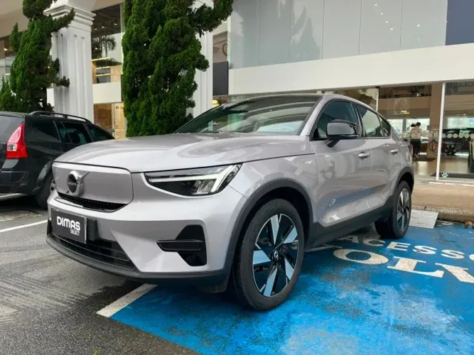 Volvo EC40 Plus P6 (elétrico) 2026