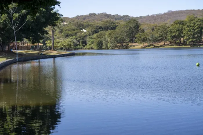 Lote à Venda em Condomínio Águas da Serra, Hidrolândia, Goiás