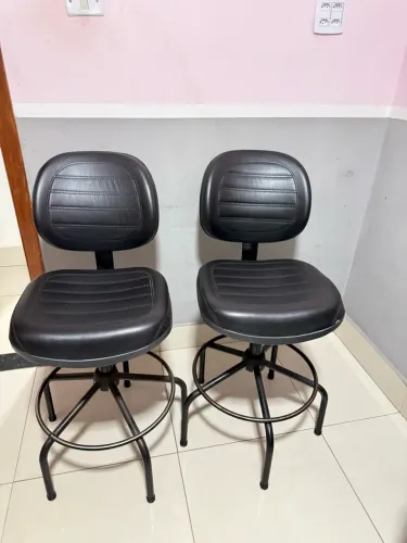 Vendo cadeiras giratória