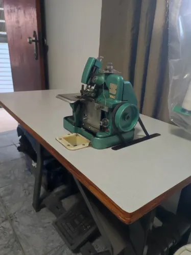 Maquina overloque