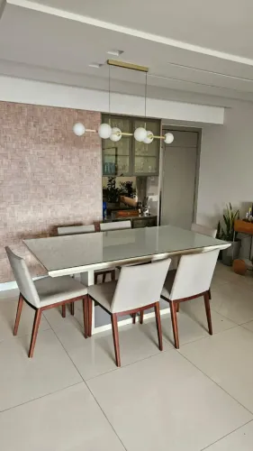 Mesa de jantar em laca com 6 cadeiras