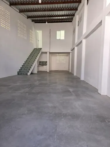 Galpão - Imóvel para aluguel possui 100 metros quadrados em Itapuã - Salvador - BA
