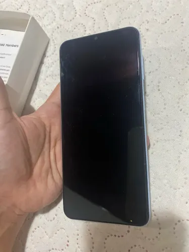 Venda de Samsung A13 com 28GB de memória.
