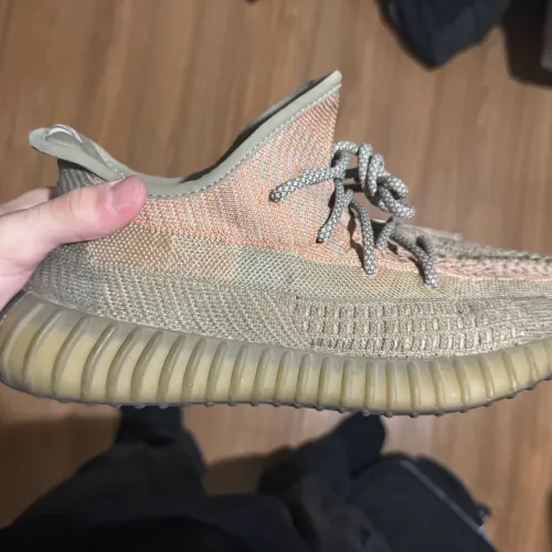 Yeezy 350 v2 sand Taupe