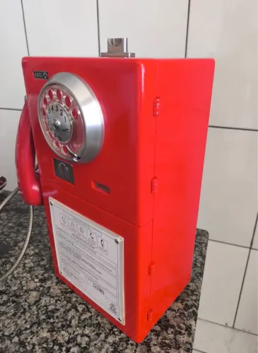 Orelhão antigo restaurado 