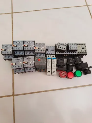 Contadores e relés de sobrecarga 220V
