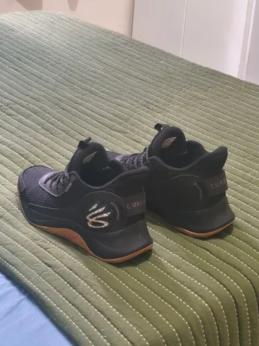 Tênis under Armour 