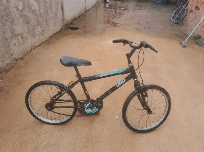 Vendo esta bicicleta infantil aro 20 nao troco sou de Porto Velho 