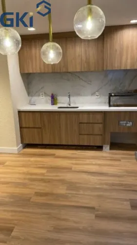 Venda de apartamento com 03dorms(sendo um suíte) e 01 vaga de garagem , totalmente reforma