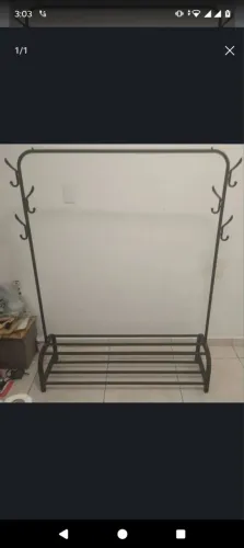 Arara cabideiro de metal preto