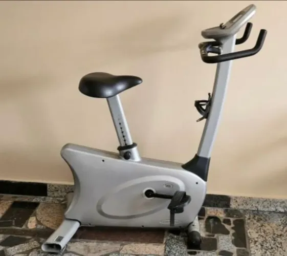 Bicicleta ergométrica fitness e1500 estrutura robusta/linha comercial