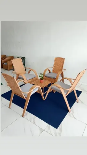 Conjunto de Cadeiras de Balanço com Mesa de Centro - Área Externa (NOVAS)