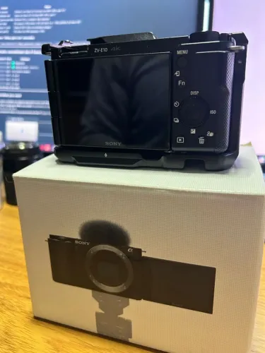 Sony ZV-E10 + Sigma 16mm f/1.4 