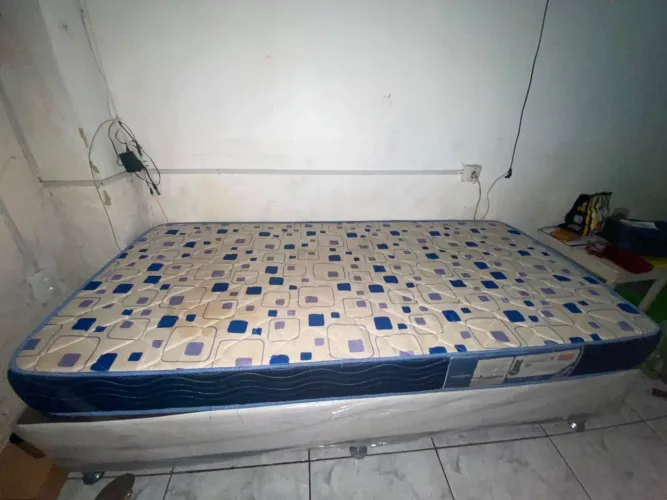 Vende-se cama de solteiro 