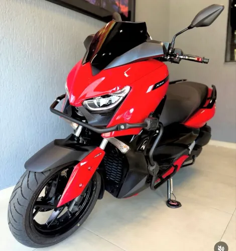 Moto de garagem