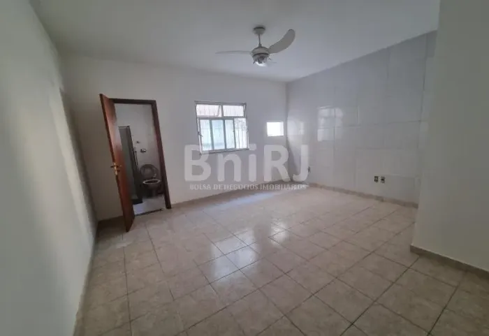 Santo Cristo | Casa com terraço, suíte e ótima localização