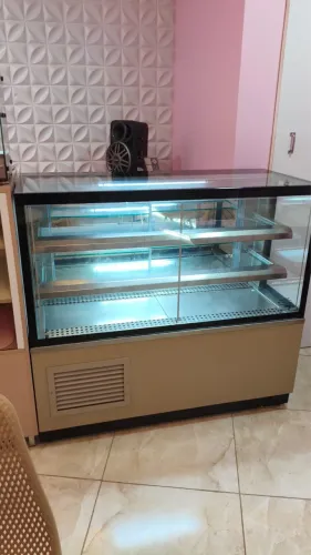 Vendo Balcão refrigerado 220v para Bolos, Tortas e Doces
