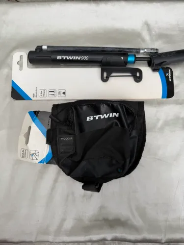 Bomba de ar e pochete para bike, ambas novas.