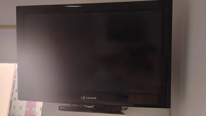 TV Buster 32" Em Bom Estado