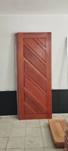 PROMOÇÃO IMPERDÍVEL: PORTA MADEIRA JATOBÁ MODELO DIAGONAL 80X 2,10