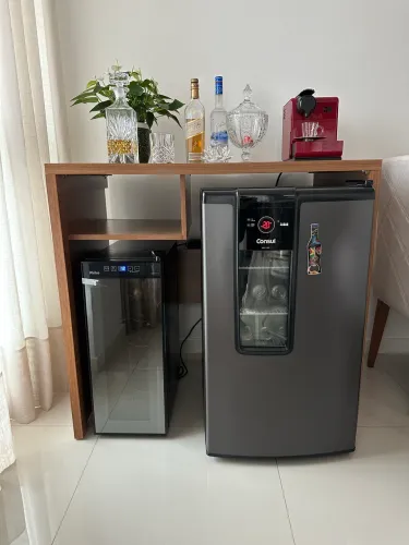 Estante para adega e cervejeira