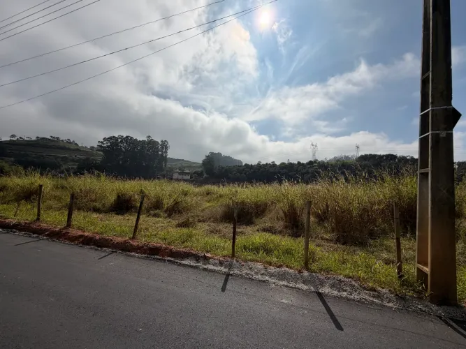 Terreno com excelente topografia saída para a br 040