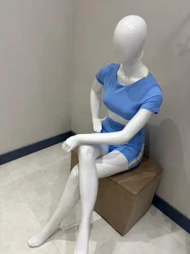 Manequim sentada