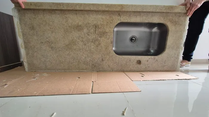 Tampo pia de cozinha em granito