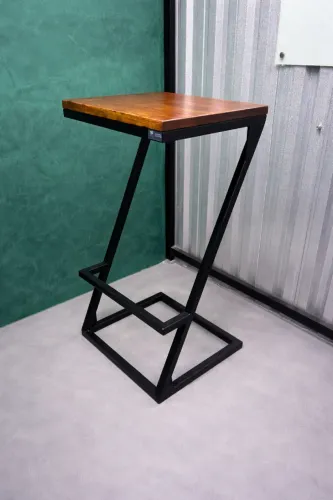 Banqueta Industrial em Z Ferro e Madeira 35 x 35 x 66