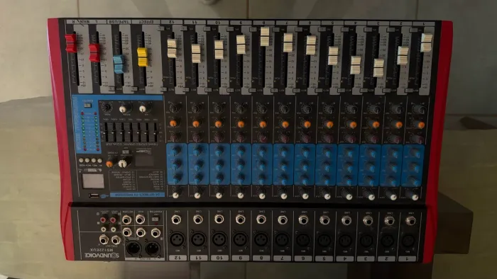 Mesa de som soundvoice 12 canais
