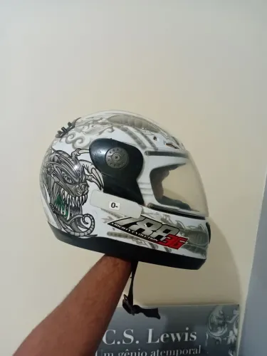 Capacete para moto usado em ótimo estado
