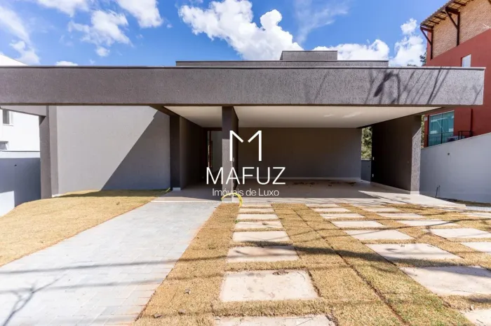 CASA LINEAR COM 4 SUÍTES, PISCINA AQUECIDA E FUNDO PARA A MATA - em Alphaville Lagoa dos I