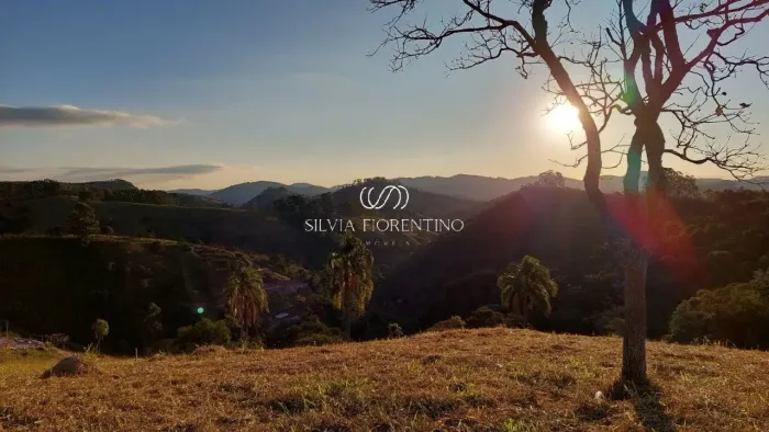 Terreno à venda no Centro de Redenção da Serra-SP com 2.100 m² de área!