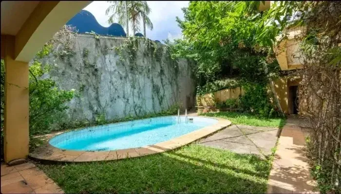 Casa com piscina à venda no Jardim Guedala - São Paulo - SP