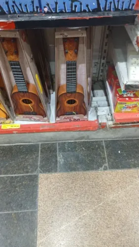 Ensino tocar violão, guitarra ou jogar xadrez ou cubos mágicos