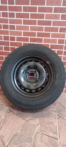Vendo roda 14 original com pneu GM Chevrolet 