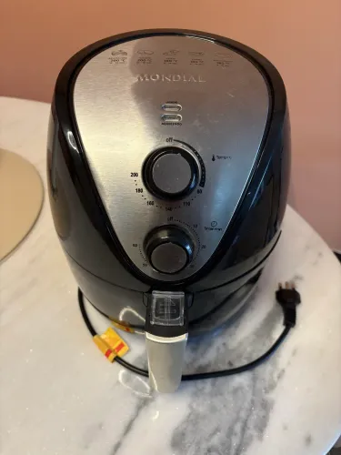 Air Fryer Mondial em bom estado