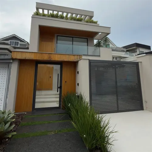 Casa à Venda com 4 quartos, Piscina com Hidromassagem, Forno de Pizza e Espaço Gourmet em