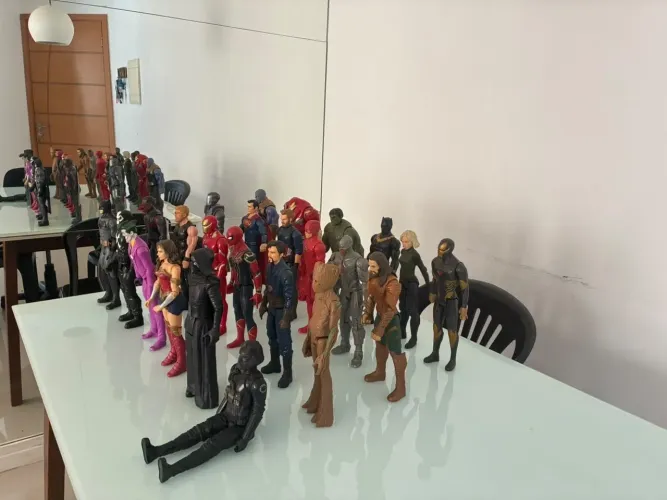 Boneco Marvel